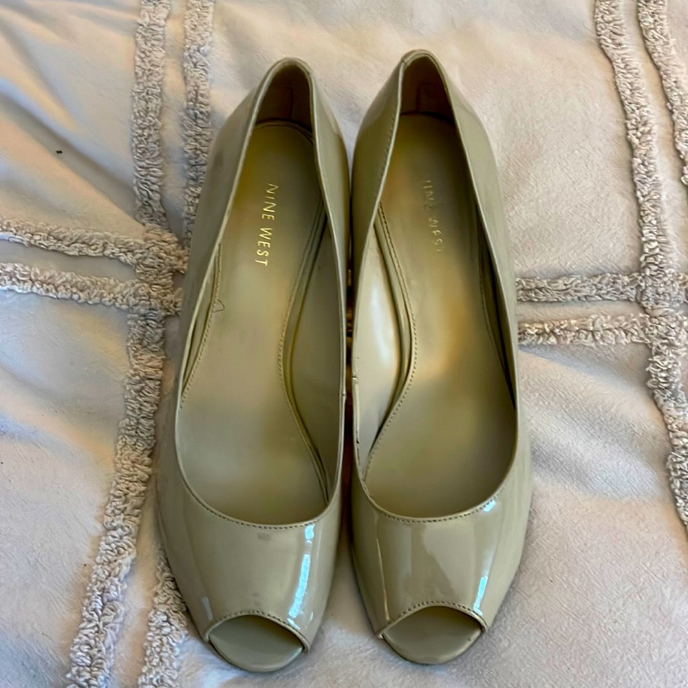 Nine West NWAMPEDUP Light Taupe Size 10.5